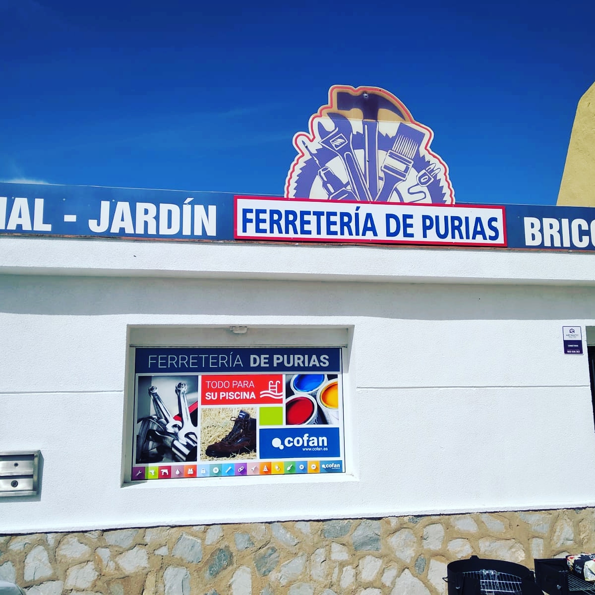 Rótulo y escaparate de la tienda